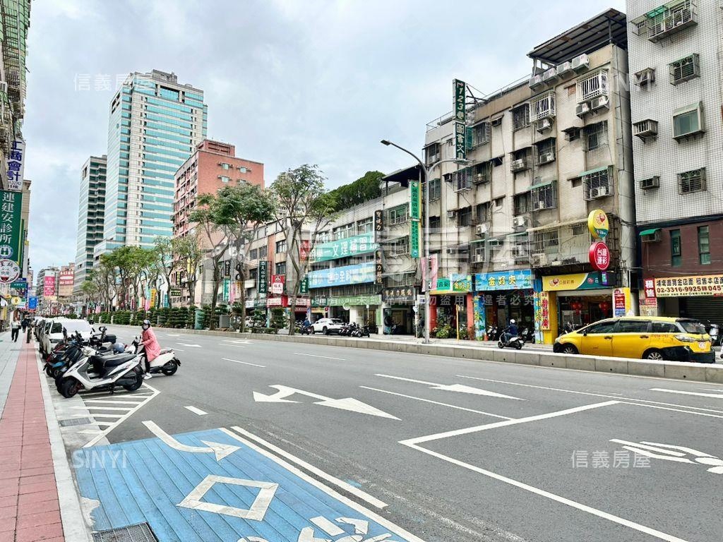 青春舞曲高樓風景三房房屋室內格局與周邊環境