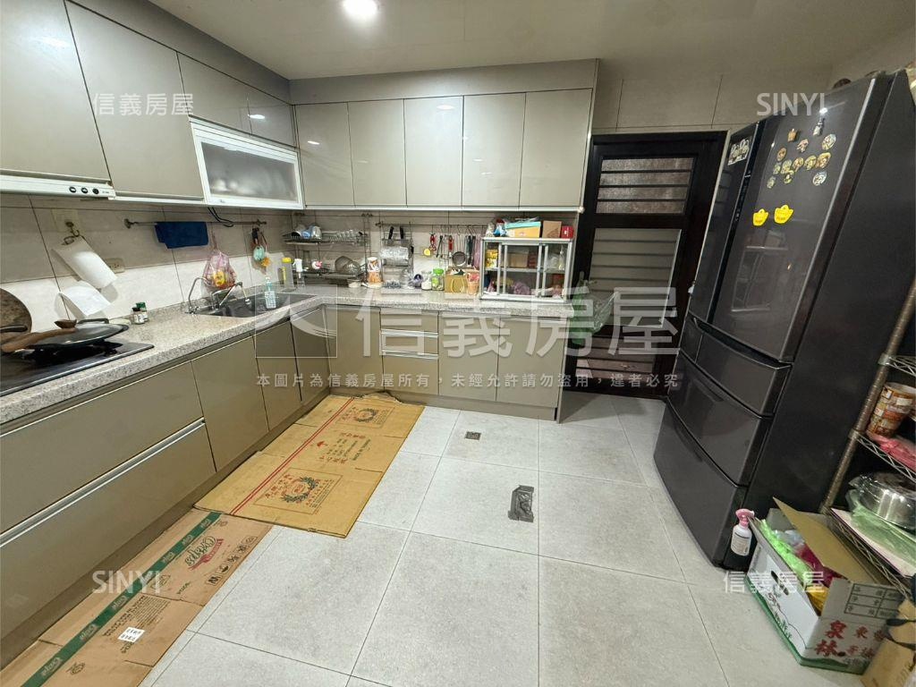 近未來體育園區賺錢透店房屋室內格局與周邊環境