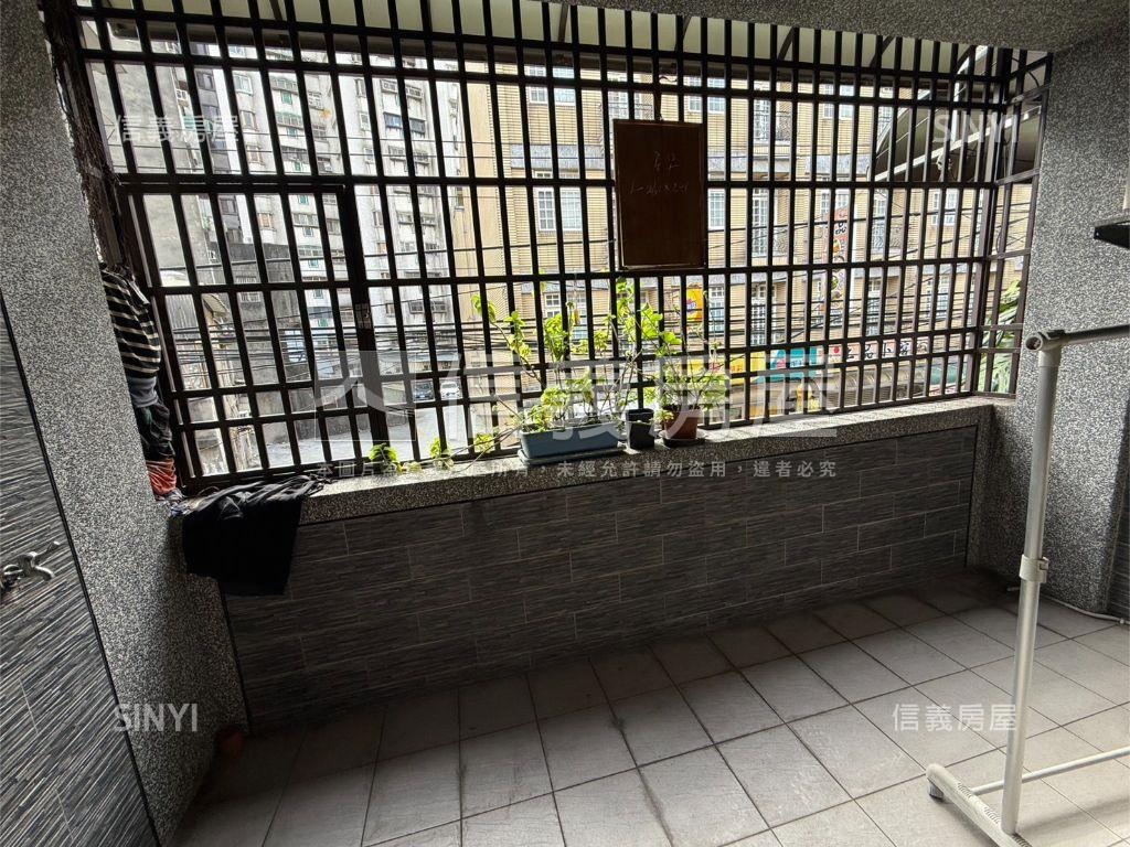 近未來體育園區賺錢透店房屋室內格局與周邊環境