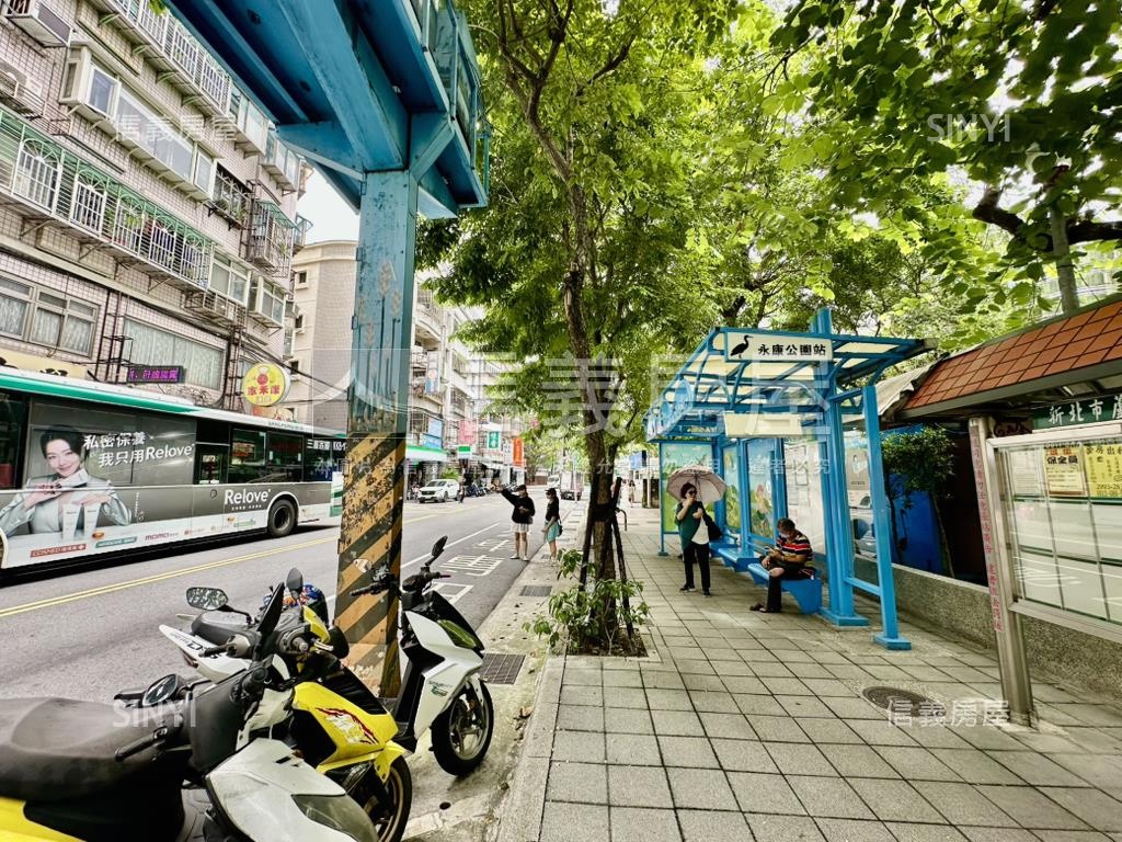 正長安街人潮帶財金店霸房屋室內格局與周邊環境