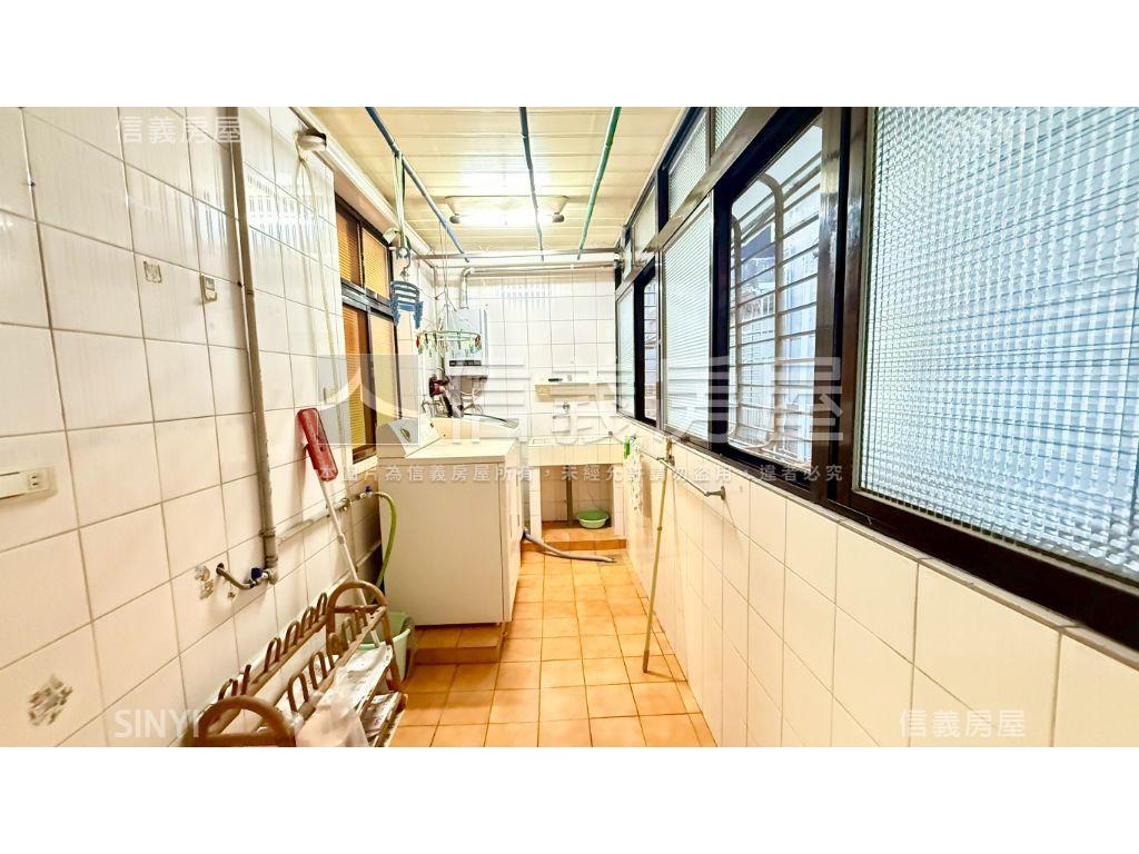 小巨蛋一二樓小庭院美寓房屋室內格局與周邊環境