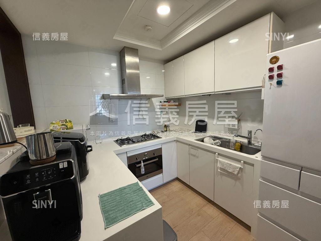 新宿高樓２房景觀大車位房屋室內格局與周邊環境