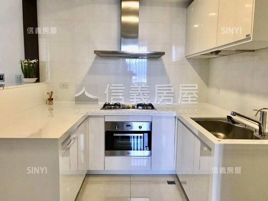 新宿高樓２房景觀大車位房屋室內格局與周邊環境