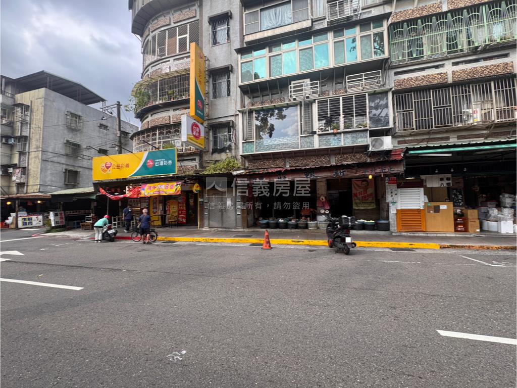 東華黃昏市場金店面房屋室內格局與周邊環境