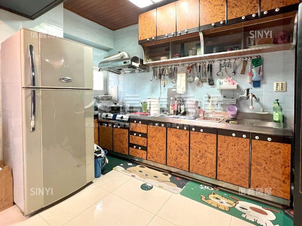 近新天地電梯邊間優質兩房房屋室內格局與周邊環境