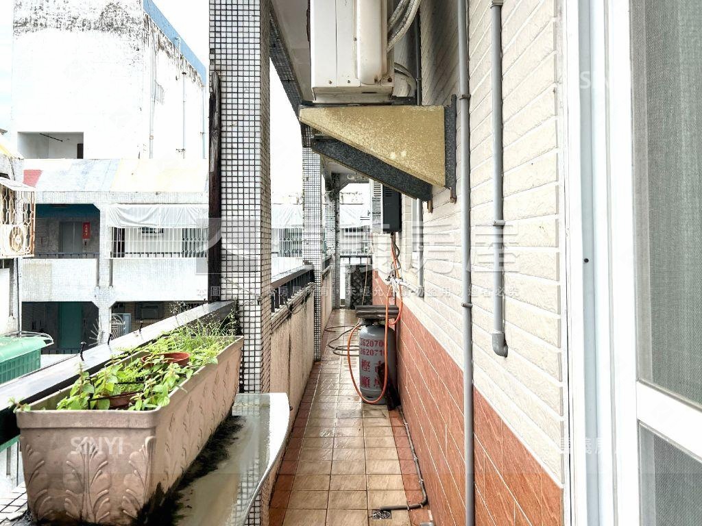 近新天地電梯邊間優質兩房房屋室內格局與周邊環境