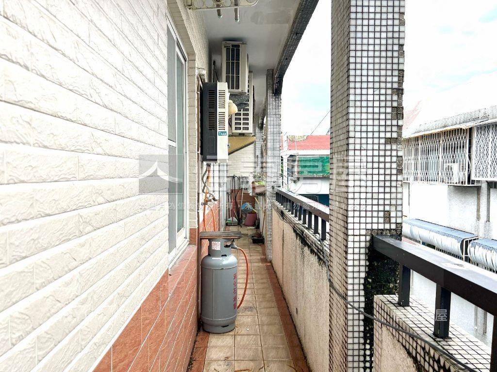 近新天地電梯邊間優質兩房房屋室內格局與周邊環境