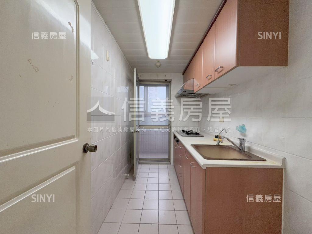 近汐科國泰登峰成家兩房房屋室內格局與周邊環境
