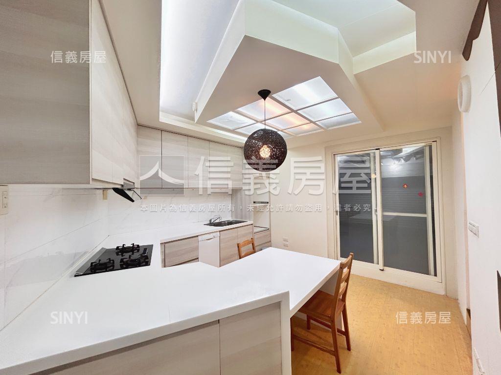 朗翠社區康橋電梯別墅房屋室內格局與周邊環境
