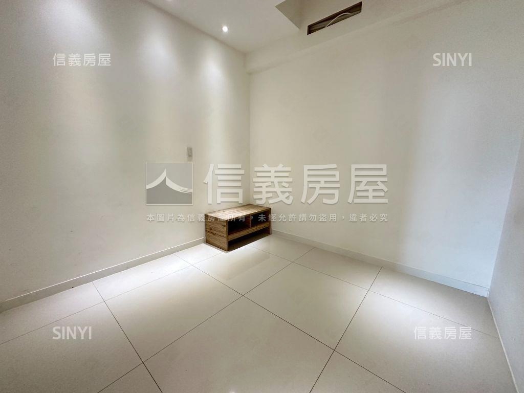亞灣．三發精美２＋１平車房屋室內格局與周邊環境