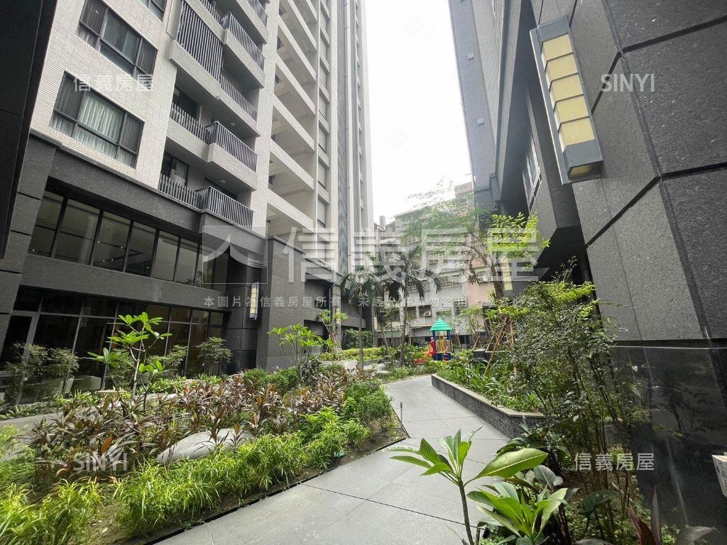 亞灣．三發精美２＋１平車房屋室內格局與周邊環境