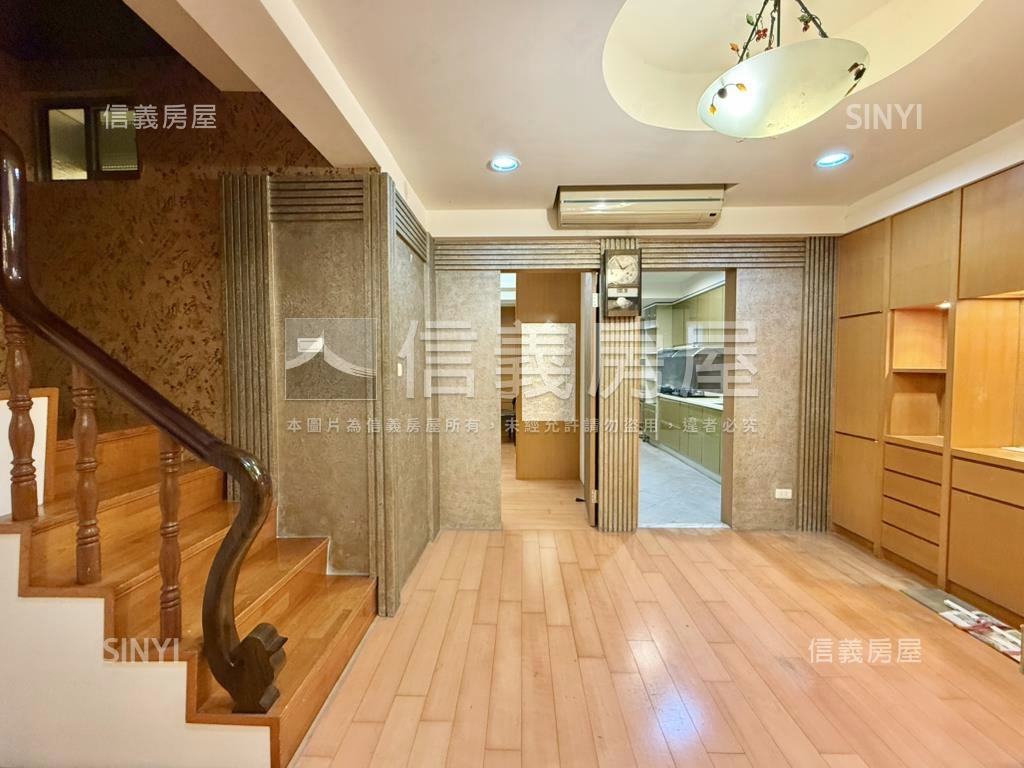 台電捷運樓中樓美屋房屋室內格局與周邊環境
