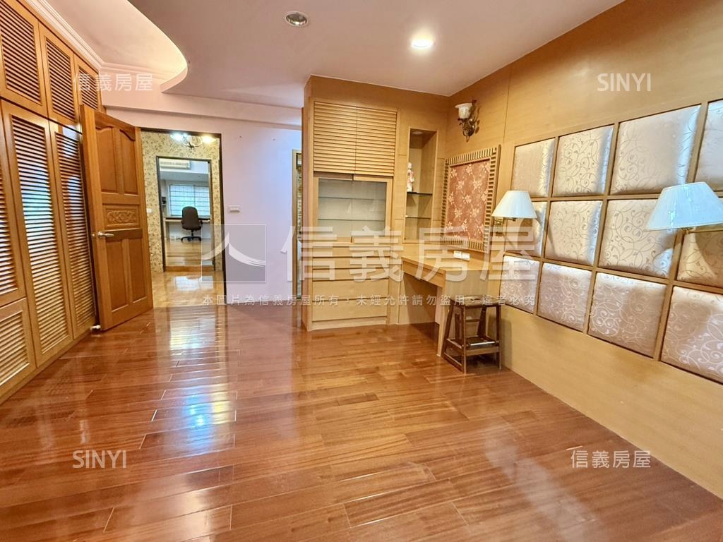 台電捷運樓中樓美屋房屋室內格局與周邊環境