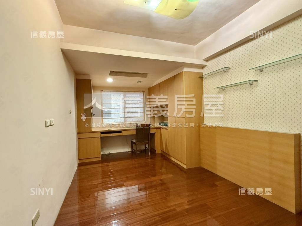 台電捷運樓中樓美屋房屋室內格局與周邊環境