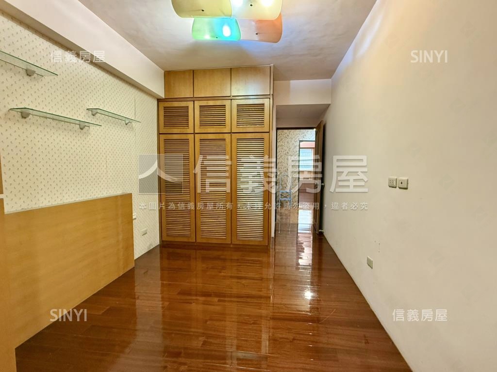 台電捷運樓中樓美屋房屋室內格局與周邊環境