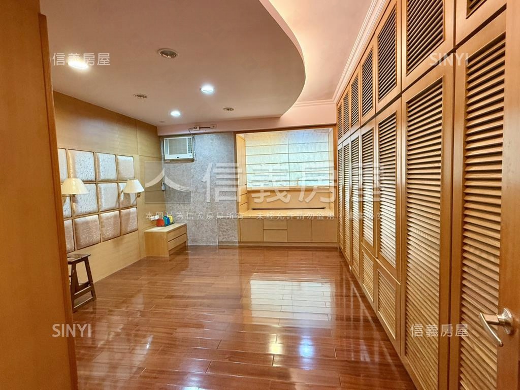 台電捷運樓中樓美屋房屋室內格局與周邊環境