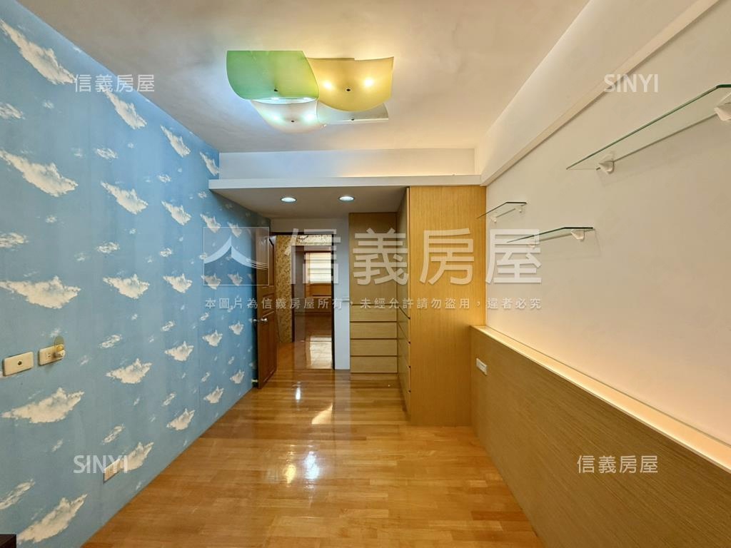 台電捷運樓中樓美屋房屋室內格局與周邊環境