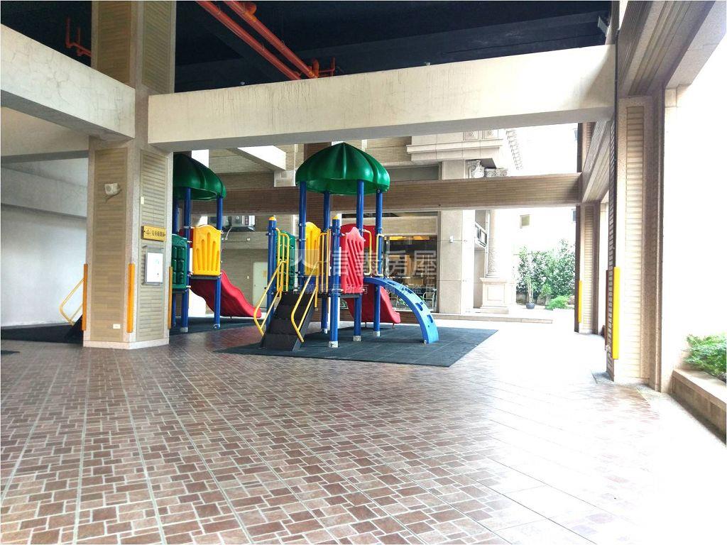 八擴低總價三房車位房屋室內格局與周邊環境