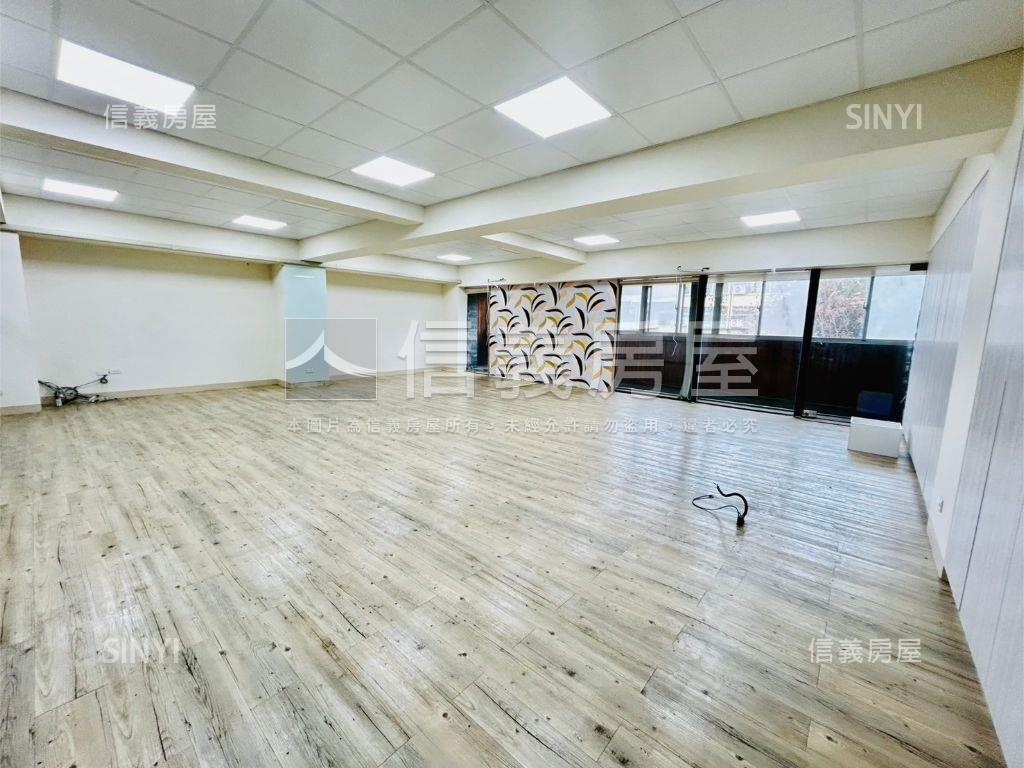 辦公咖啡廳大空間房屋室內格局與周邊環境