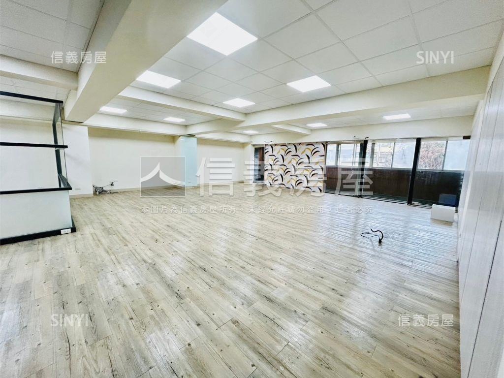 辦公咖啡廳大空間房屋室內格局與周邊環境