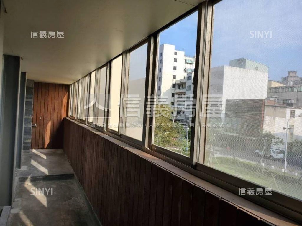 辦公咖啡廳大空間房屋室內格局與周邊環境