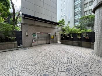 誠售仁愛路雙車位可拆賣