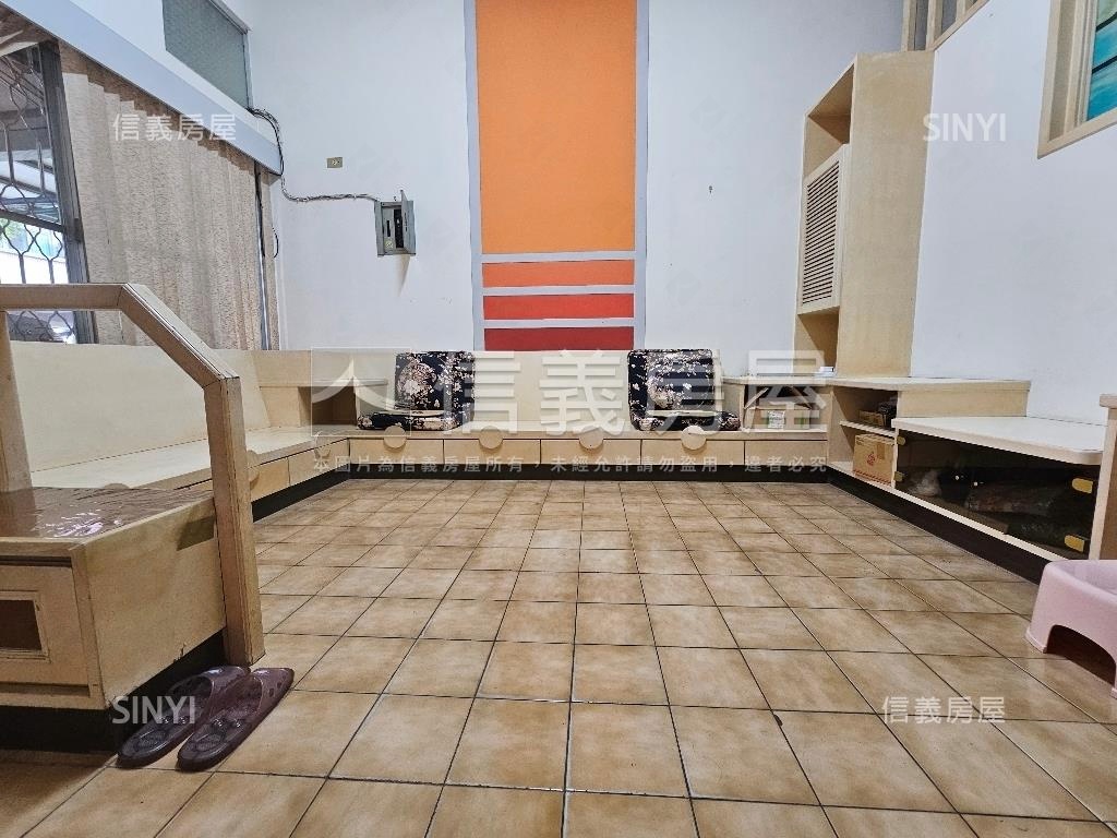 臨路低總價市場附近透天房屋室內格局與周邊環境