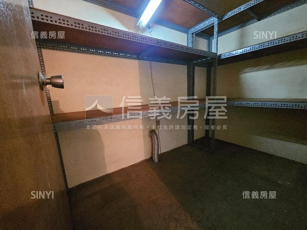 臨路低總價市場附近透天房屋室內格局與周邊環境