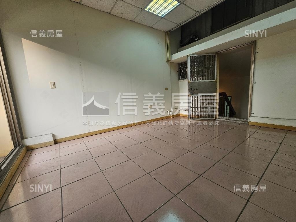 臨路低總價市場附近透天房屋室內格局與周邊環境