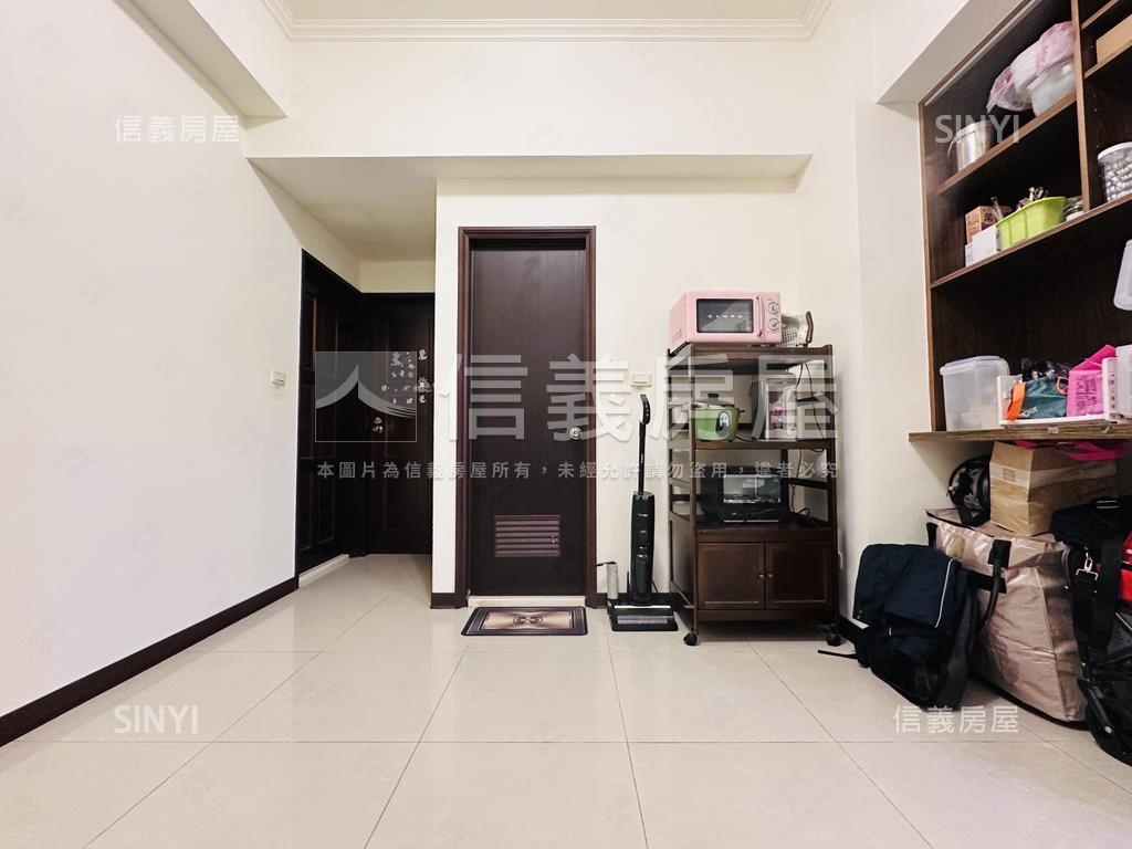 愛在歐洲。通風美三房車位房屋室內格局與周邊環境