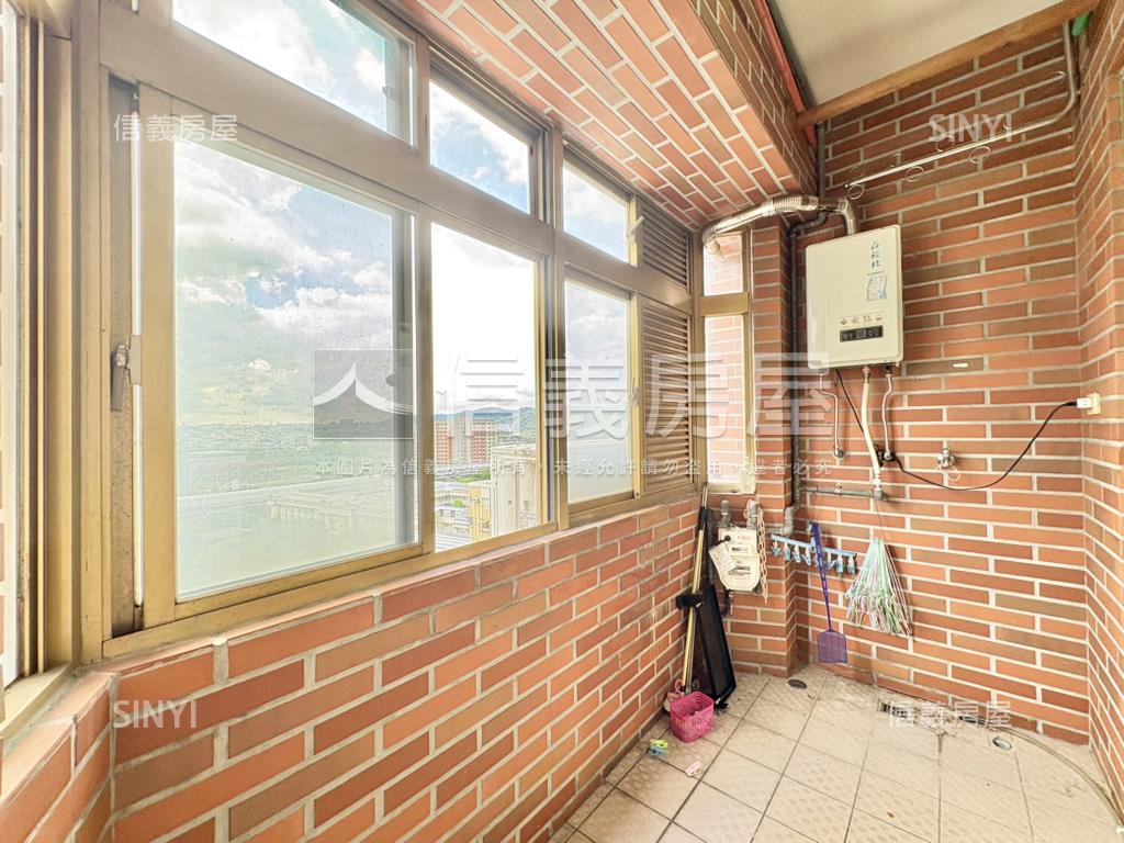 近三鶯線捷運景觀三房車位房屋室內格局與周邊環境