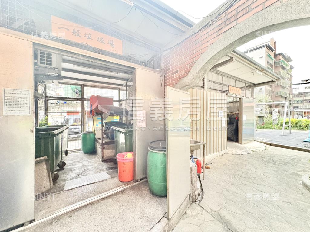 近三鶯線捷運景觀三房車位房屋室內格局與周邊環境