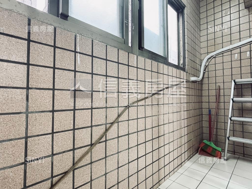 英雄鎮！高樓採光美三房房屋室內格局與周邊環境