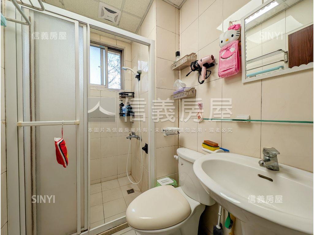 三面採光電梯四房附車位房屋室內格局與周邊環境