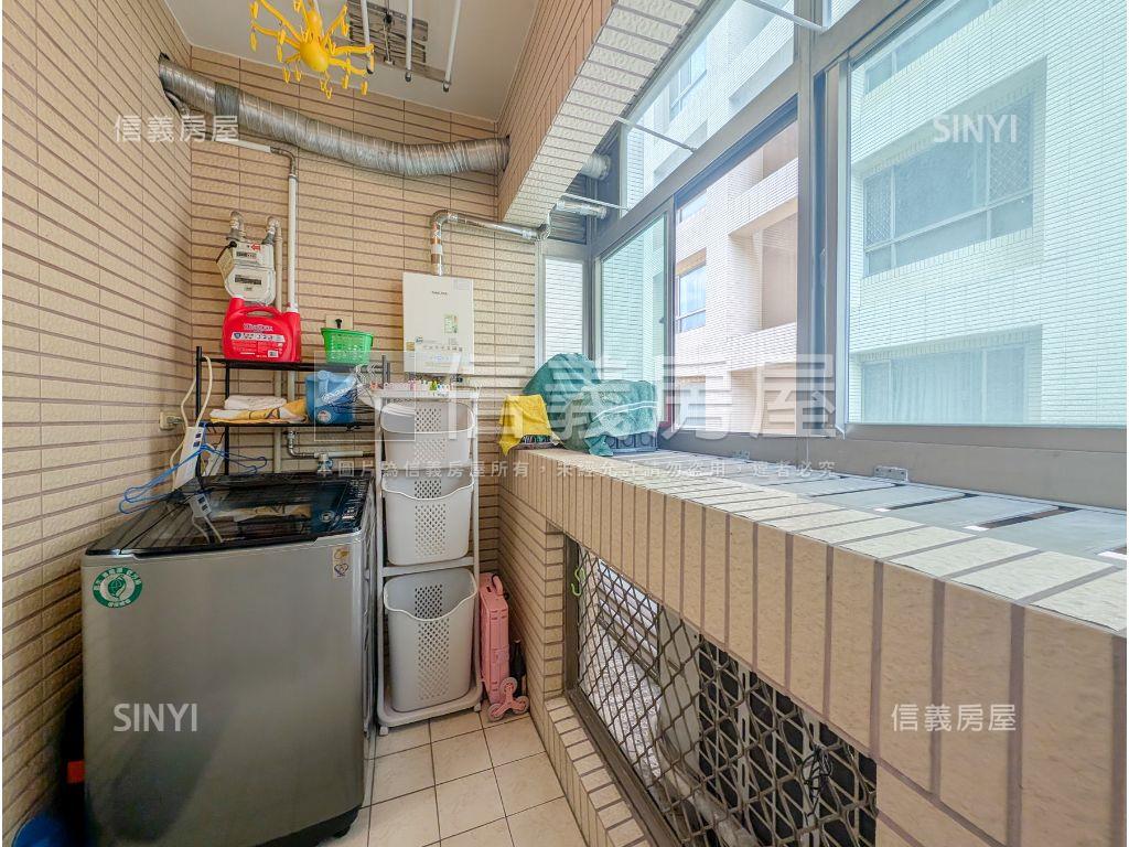 三面採光電梯四房附車位房屋室內格局與周邊環境