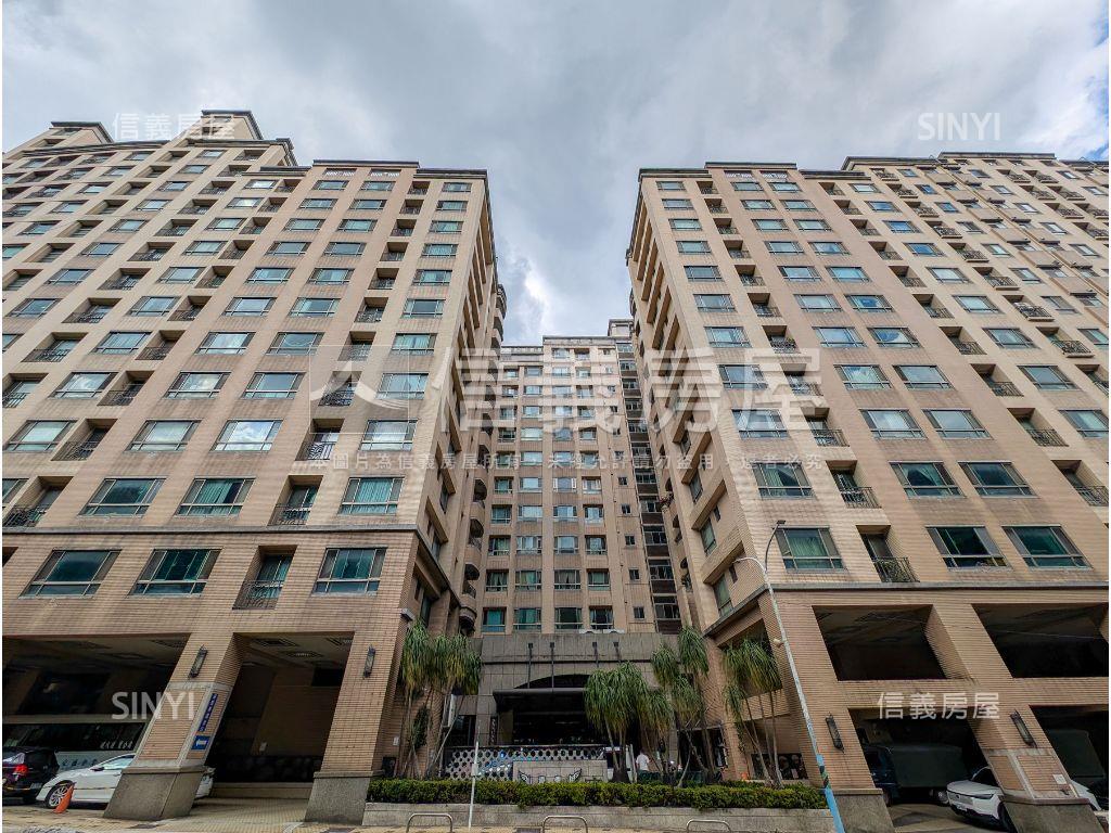 三面採光電梯四房附車位房屋室內格局與周邊環境