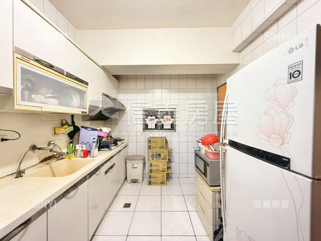 裕誠商圈三房平車房屋室內格局與周邊環境