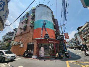 音樂廳對面稀有金店１＋２