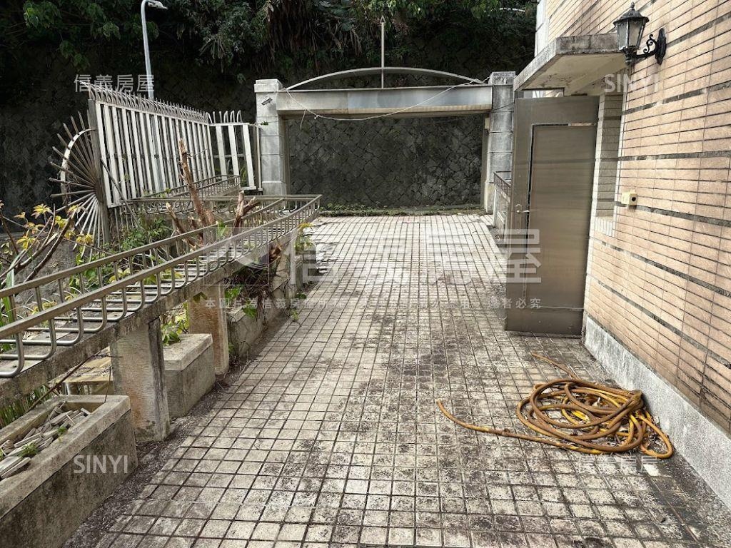 至善路梅林管理別墅房屋室內格局與周邊環境