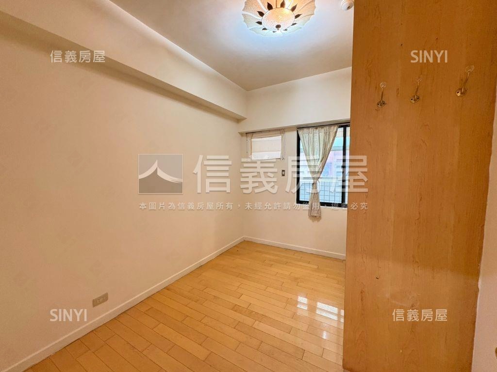 公園都市４房車位房屋室內格局與周邊環境