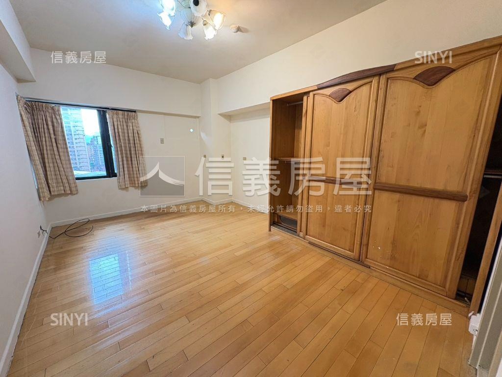 公園都市４房車位房屋室內格局與周邊環境