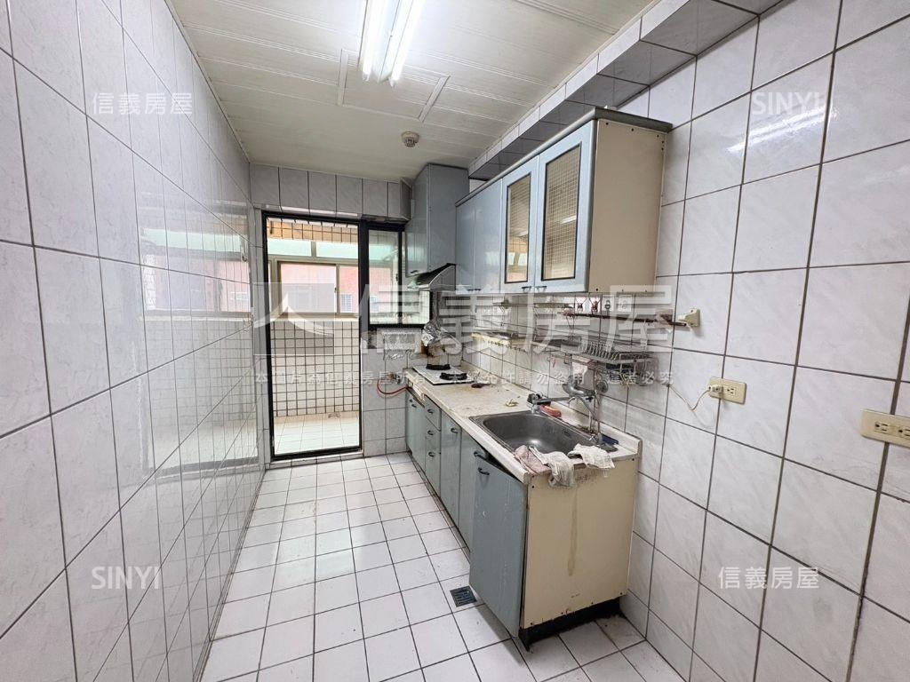 公園都市４房車位房屋室內格局與周邊環境