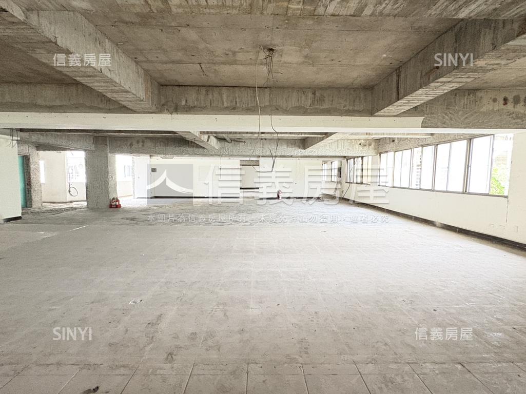 火車站前｜商業大空間房屋室內格局與周邊環境