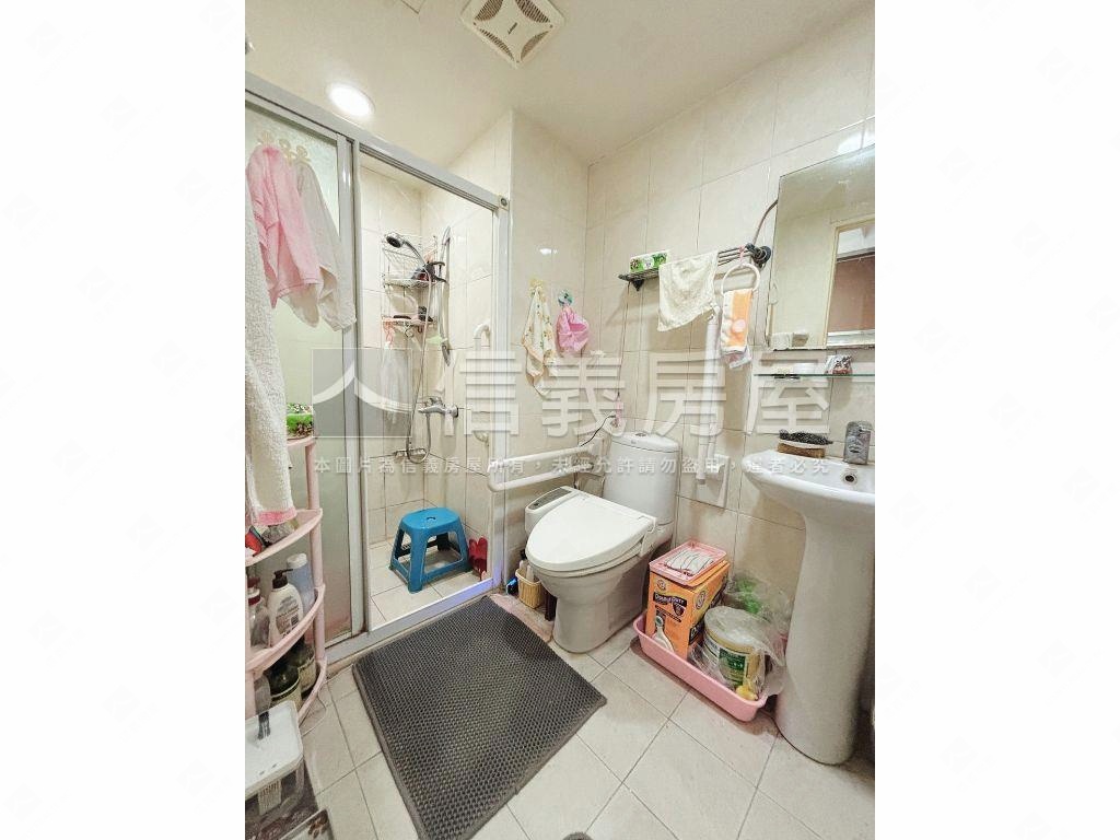 未來城典雅裝潢三房車位房屋室內格局與周邊環境