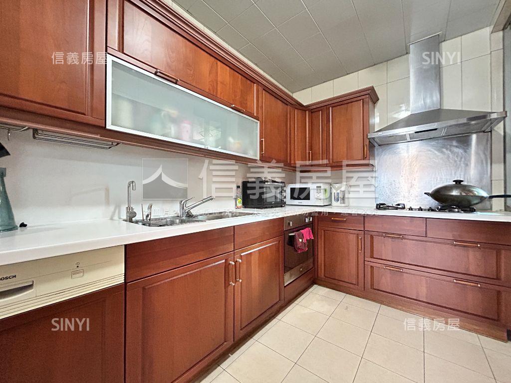 大安榮耀敦南四房雙平車房屋室內格局與周邊環境