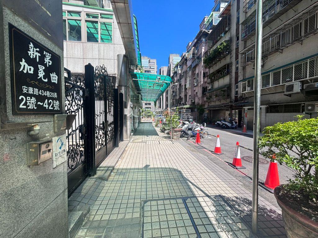 幸福安然加冕挑高一樓房屋室內格局與周邊環境