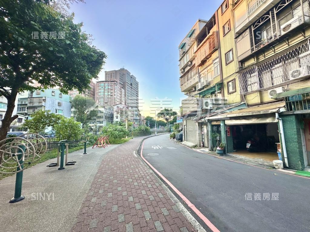 近中和站面公園三樓房屋室內格局與周邊環境