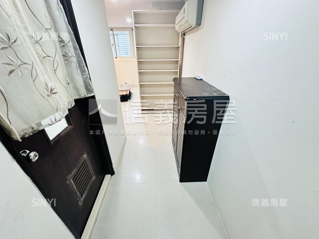 亞曼尼挑高附平移車位房屋室內格局與周邊環境