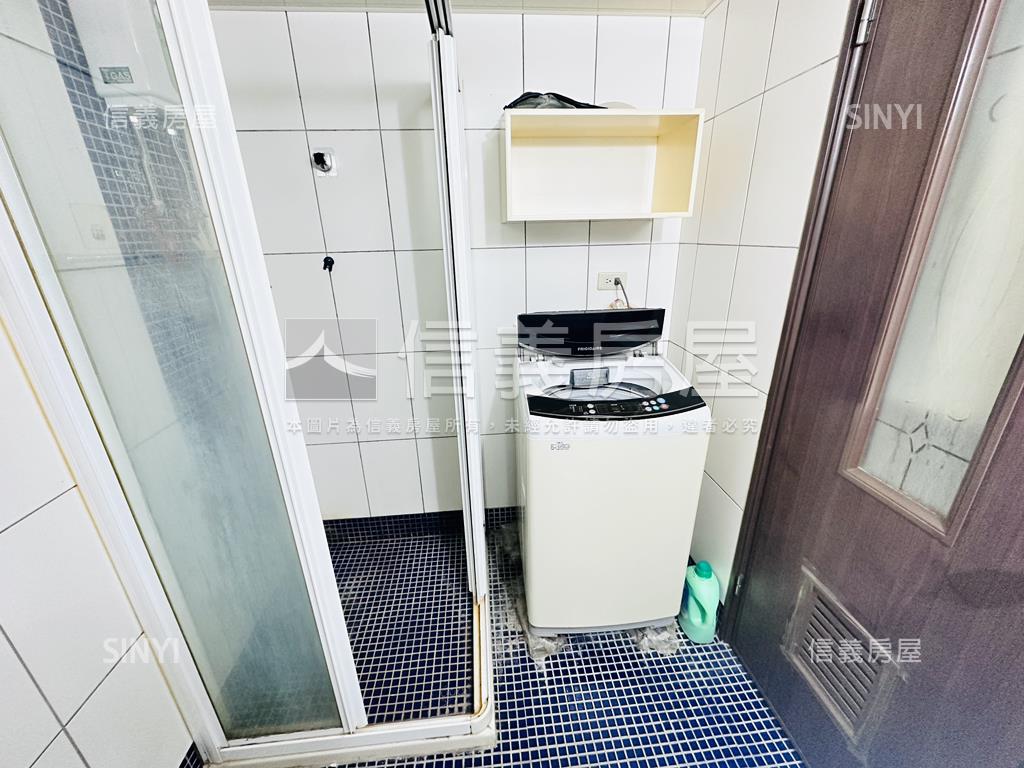 亞曼尼挑高附平移車位房屋室內格局與周邊環境