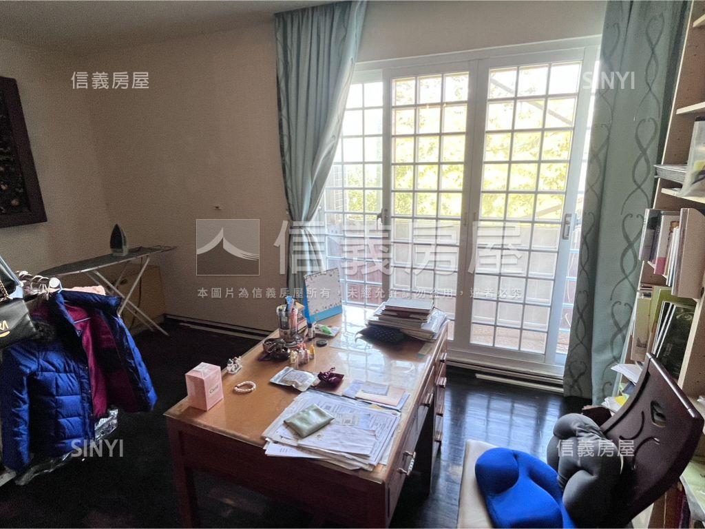 中路重劃文山國小稀有透店房屋室內格局與周邊環境